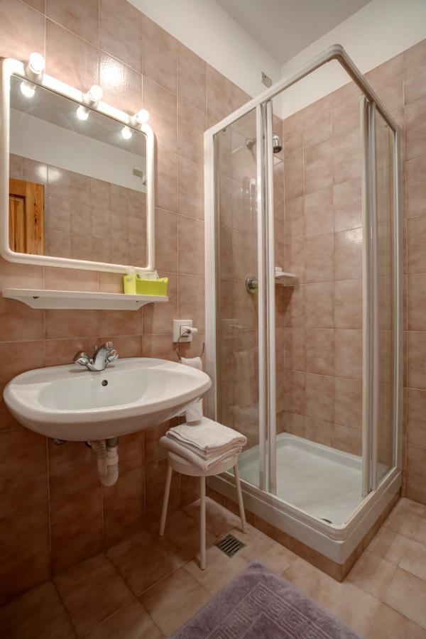 Pollein Hotel Petit Foyer מראה חיצוני תמונה